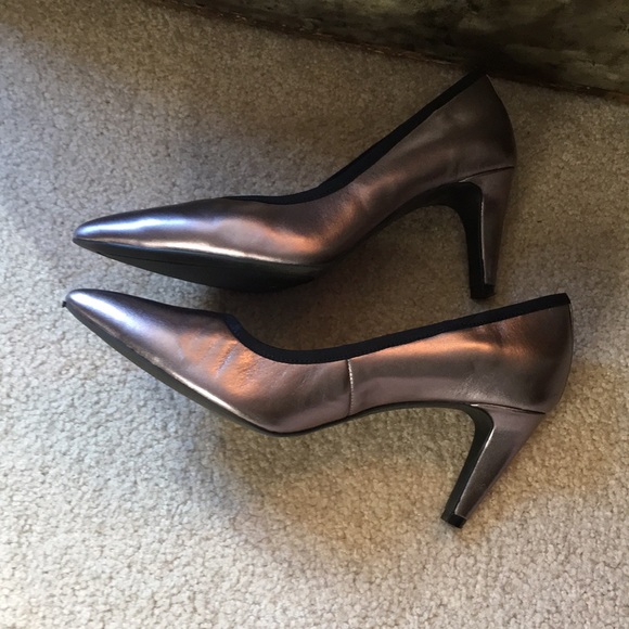 Lori Goldstein Metallic Pump NIB, SZ 7M - Picture 4 of 6